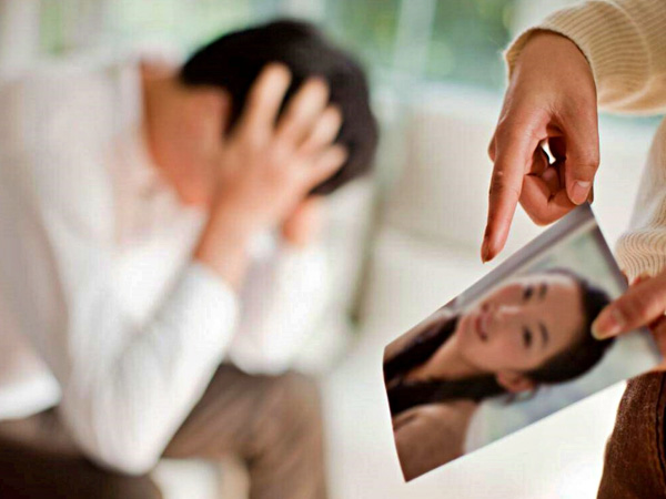 Nhờ ngoại tình tôi thăng tiến nhưng sự nghiệp lại 'sớm nở tối tàn'