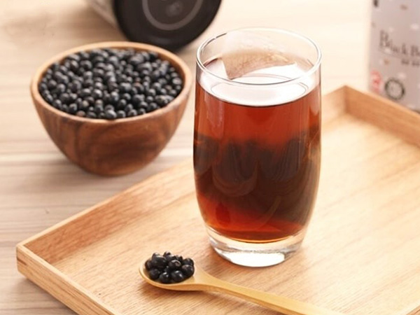 Có nên uống nước đậu đen thay nước lọc?