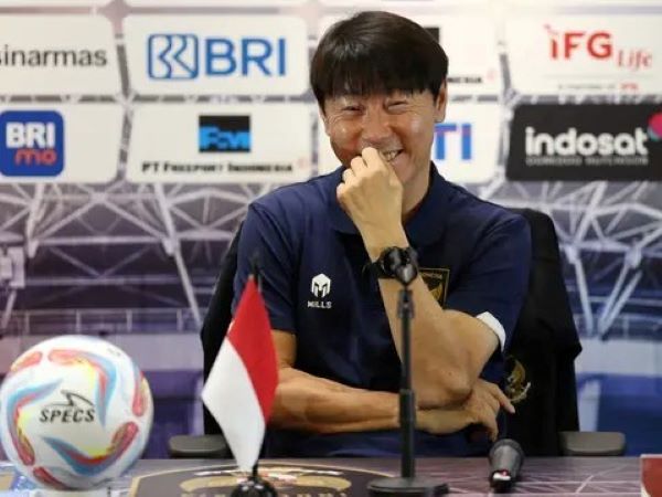 HLV Shin Tae-yong hành động khác thường trước trận đấu với Argentina