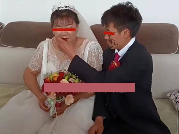 Chú rể 28 tuổi cưới vợ 42 tuổi tiết lộ sính lễ bất ngờ