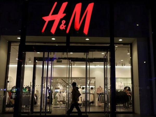Cú lừa của H&M: Giả danh hãng thời trang xanh, quyên góp quần áo cũ để tái chế nhưng thực chất đem bán lại ở các nước nghèo hoặc mang đi đốt