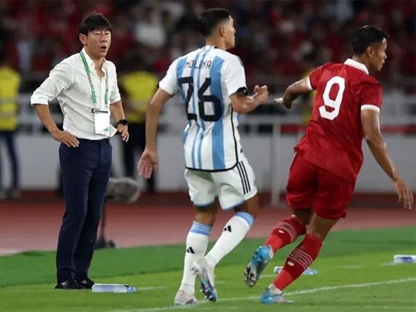 HLV Shin Tae-yong tự hào vì Indonesia chỉ thua 2 bàn, không cho Argentina nhiều cơ hội