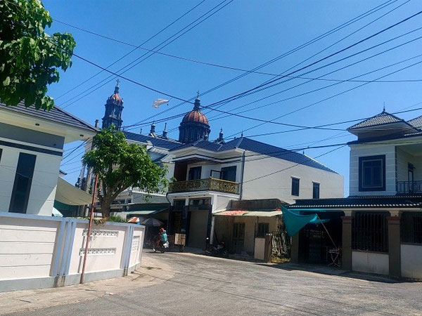 'Con tôi không vào đại học nhưng mỗi tháng gửi về cả trăm triệu'