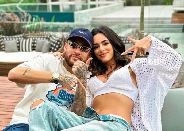 Neymar thỏa thuận khó tin với bồ xinh, được phép ngoại tình!