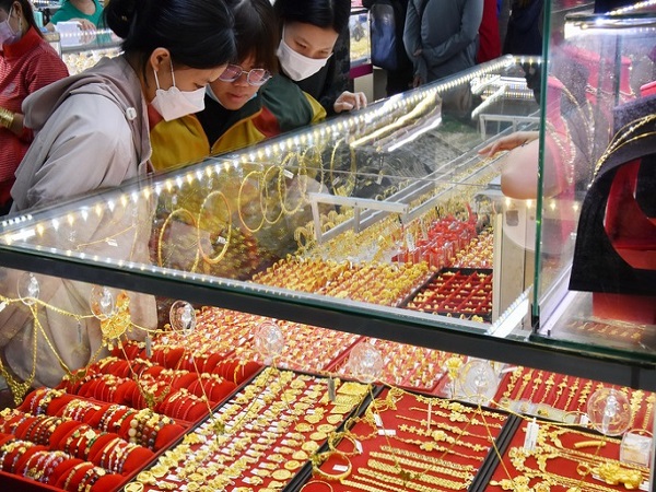 Giá vàng hôm nay 21-6: Rơi thẳng đứng vì chịu nhiều sức ép