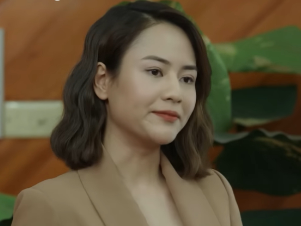 Phim giờ vàng có nữ diễn viên Việt Hoa bị hoãn chiếu