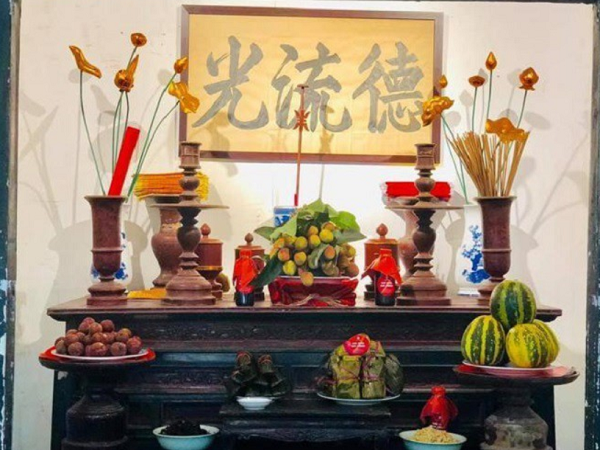 Tết Đoan Ngọ đặt lên bàn thờ 5 loại quả, 6 loại hoa này, gia chủ hưởng lộc, cầu gì được nấy