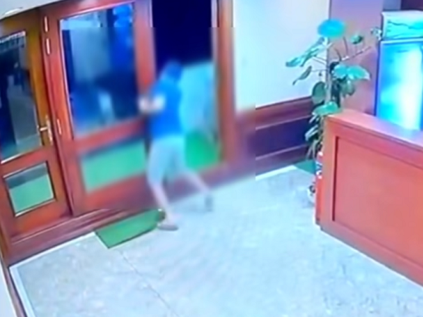 Loạng choạng sau điếu thuốc lào, du khách rơi xuống biển tử vong