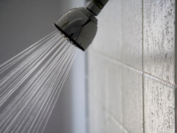 Người phụ nữ bị điện giật tử vong khi đang tắm: Cảnh báo hiểm họa từ món đồ dùng nhà ai cũng có