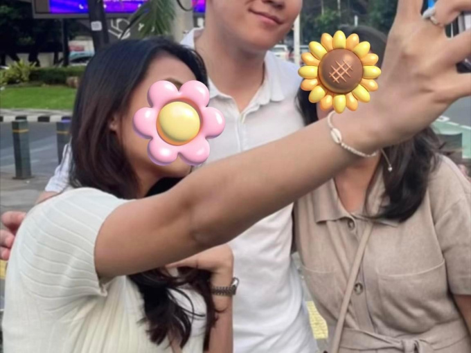 Sau khi ra tù, Seungri gây tranh cãi khi chụp ảnh cùng fan, diện mạo nam ca sĩ gây chú ý