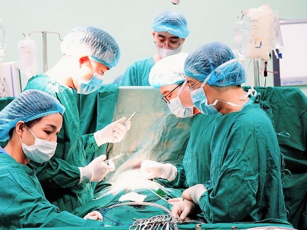 Báo động đỏ toàn viện, cứu sống trẻ bị vỡ tim ở Nghệ An