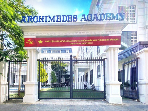 Bỏ quên học sinh trên xe đưa đón: Tiểu học Archimedes Academy nhận trách nhiệm