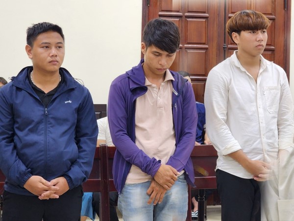 Bắc Giang: Ném chai bia vỡ đầu người đi đường, 4 kẻ nhận kết đắng