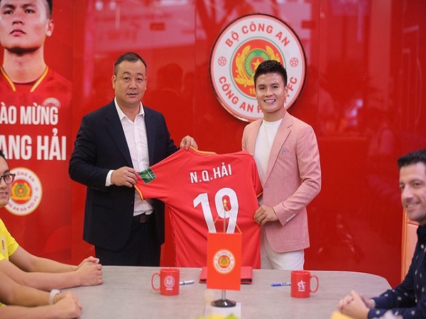 Quang Hải chưa thể ra mắt CAHN vì Pau FC?
