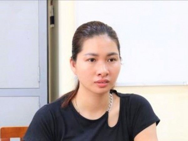 'Bóng hồng' phát tờ rơi, cho vay lãi suất khủng