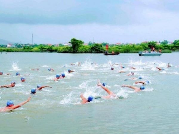 Nam sinh lớp 12 tử vong khi tham gia giải bơi vượt sông truyền thống