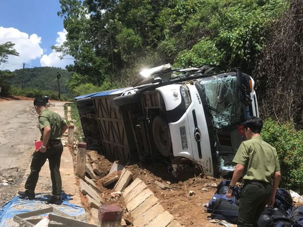 Nguyên nhân xe chở CLB trẻ Quảng Nam bị lật khiến 4 người thương vong