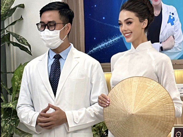 Vợ Bùi Tiến Dũng nền nã trong trang phục áo dài truyền thống, nhan sắc gái một con trông mòn con mắt