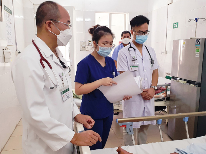 Người phụ nữ bị cô đặc máu sau 5 ngày sốt