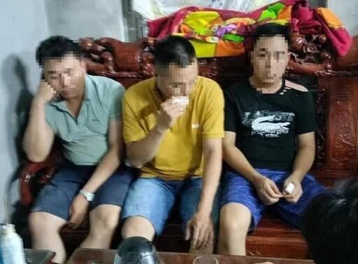 Khởi tố vụ án, tạm giữ ba cán bộ công an bắn chết dê của dân rồi cho vào cốp xe