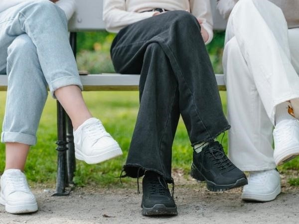 Yếu sinh lý và loạt hậu quả đáng sợ khi ngồi bắt chéo chân