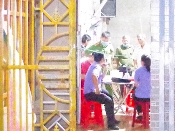 Hậu xô xát, chồng chết trong tư thế treo cổ, vợ tử vong dưới kênh sau nhà