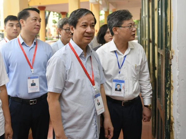 Liên tục nghi lọt đề, Bộ trưởng Nguyễn Kim Sơn chỉ đạo khẩn