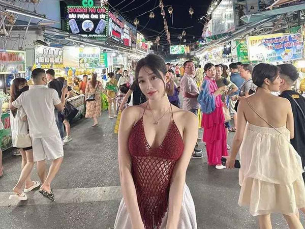 Mặc đồ như lưới đánh cá tới Phú Quốc, hot girl Hàn Quốc gây sốt