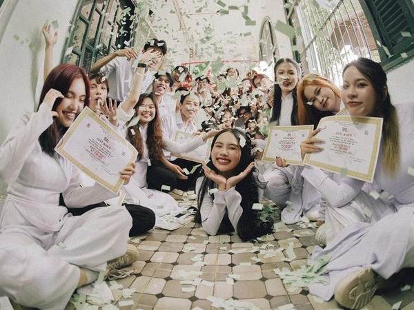 Tung MV Đẩy Xe Bò, Phương Mỹ Chi đoán trúng đề thi Ngữ văn tốt nghiệp THPT