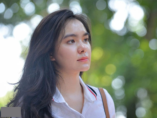 Nổi tiếng trong mùa thi, hai gái xinh sau 4 năm giờ ra sao?