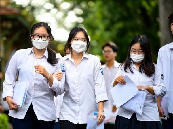 Vụ lọt đề thi Văn, Toán: Thí sinh tại Cao Bằng, Yên Bái chụp đề gửi ra ngoài