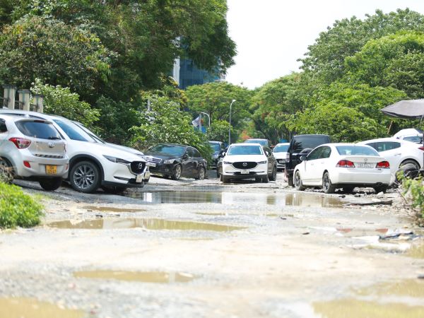 Lối vào trụ sở Cục Đường bộ 'khốn khổ' vì chậm tiến độ nhiều năm