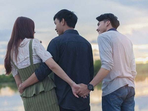 Yêu 2 năm vẫn không được công khai, nam thanh niên nghịch dại, lấy facebook bạn tán thử người yêu và cái kết 'sáng mắt ra'