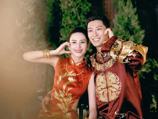 Đậu Kiêu và ái nữ trùm sòng bạc đón cặp song sinh sau 2 tháng kết hôn