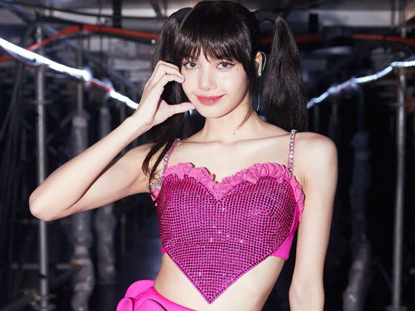 Lisa nhóm BlackPink: Nhà triệu đô, đi chuyên cơ riêng, xế hộp chục tỷ đồng