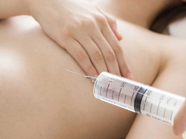Từ vụ cô gái trẻ tử vong sau khi tiêm filler nâng ngực, bác sĩ khuyến cáo gì?