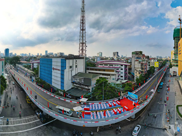 Cầu vượt chữ C 150 tỷ đồng ở Hà Nội trước giờ thông xe