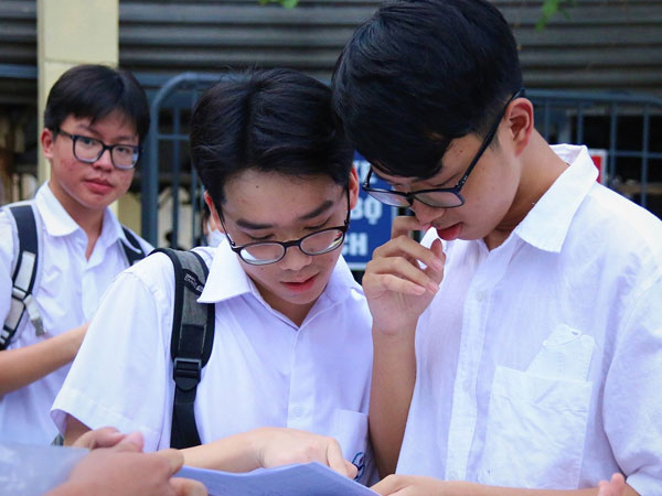 Thí sinh thi lớp 10 Chuyên Sư phạm ‘khóc ròng’ vì đang đỗ thành... trượt