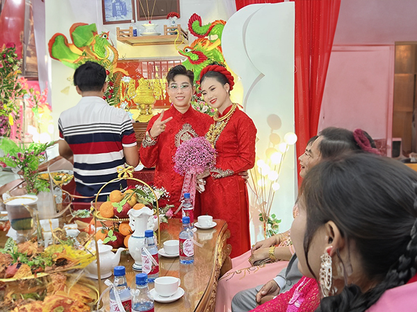 Cưới chàng trai chuyển giới, cô gái Đồng Tháp nhận sính lễ 52 cây vàng, sổ tiết kiệm cả tỉ đồng