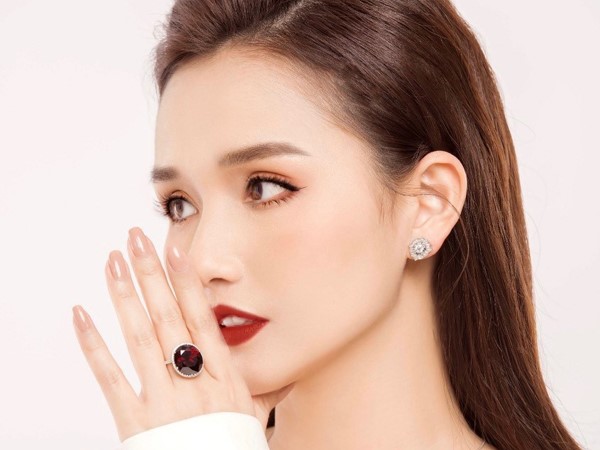 Nữ diễn viên giàu nhất miền Bắc có bất động sản từ Bắc vào Nam, tự khoe nhà 'đầy' kim cương