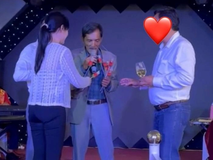 Ở tuổi U70, NS Thương Tín vẫn miệt mài chạy show: Khán giả phản ứng ra sao?