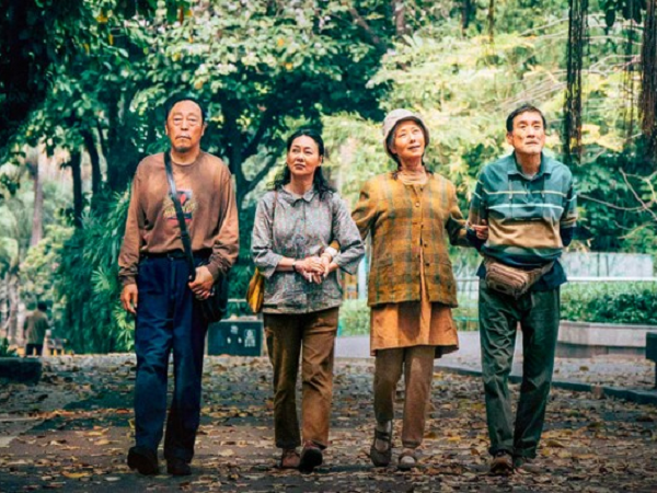 Bộ phim bị chê toàn diễn viên già, tạo hình 'bẩn bẩn', nữ chính phải xin lỗi