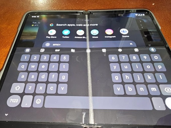 Smartphone Pixel Fold vừa bán đã lỗi màn hình