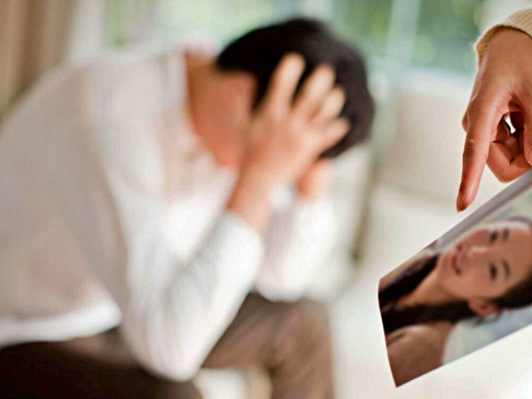Vợ tung chiêu độc khiến chồng tự chấm dứt chuyện ngoại tình