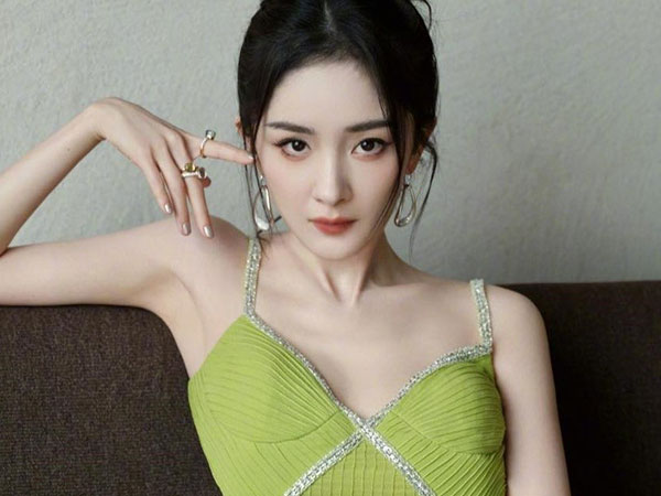 Chuyện gì đang xảy ra với con gái Dương Mịch?