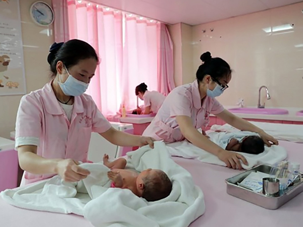 Công ty Trung Quốc chi 138 triệu USD khuyến khích nhân viên sinh con