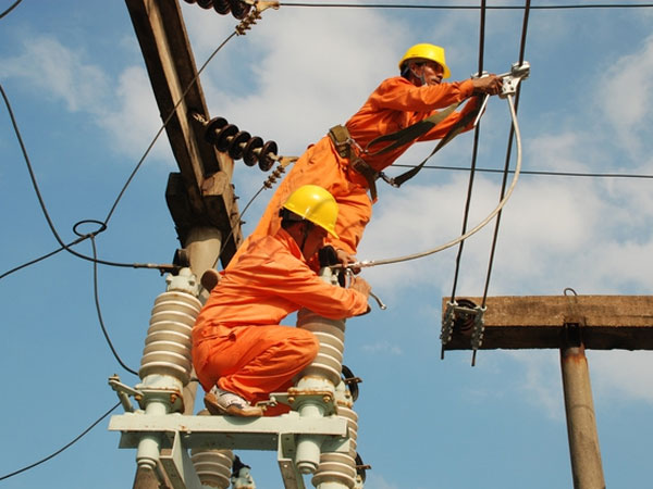 Lịch cắt điện Hà Nội ngày mai 2/7: Chủ Nhật nhiệt độ tăng cao, quận, huyện nào của Thủ đô nằm trong kế hoạch ngừng cung cấp điện?