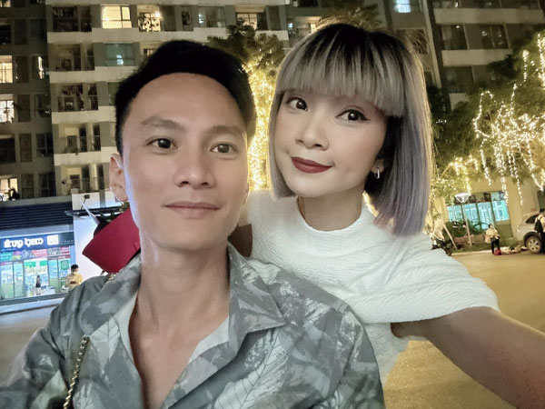 'Bà trùm chân dài' Hạ Vy hé lộ hôn nhân hơn 20 năm bên 'ông chồng còi'