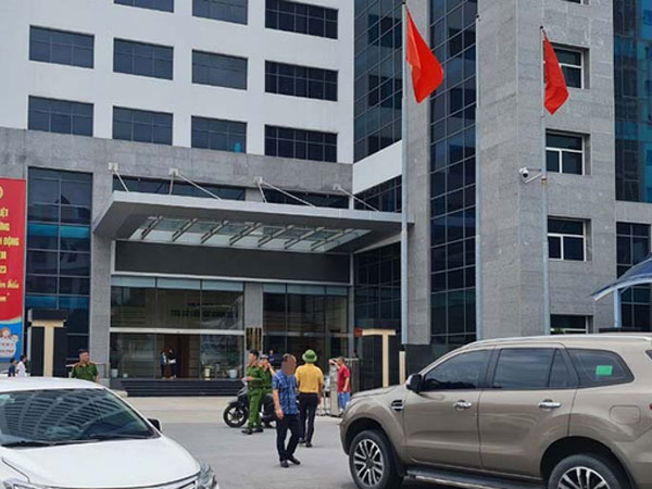Tổng giám đốc Công ty CP Đăng kiểm xe Cơ giới đường bộ Quảng Ninh tử vong, nghi nhảy lầu tự tử