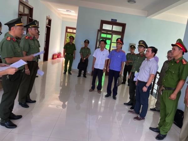 Bắt tạm giam giám đốc Ban quản lý Rừng phòng hộ Hương Thủy